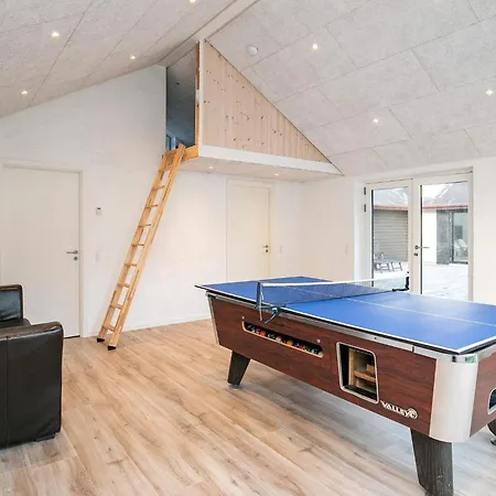 14 Person In * Løkken